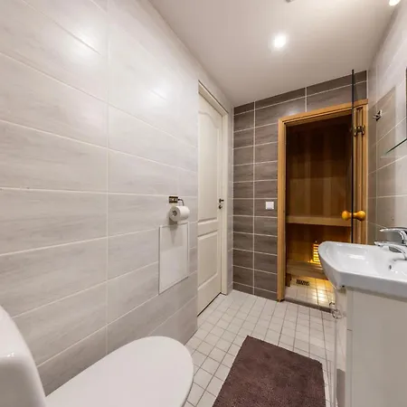 شقة Old Town, Beautiful Yard View, Sauna تالين