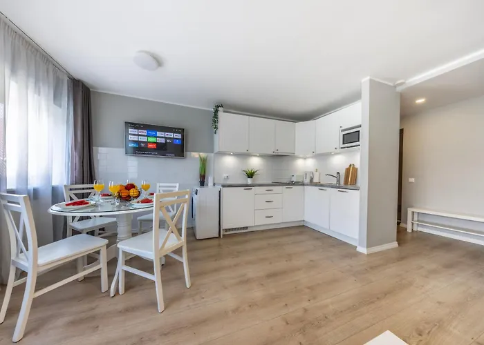 Апартаменти Old Town, Beautiful Yard View, Sauna *