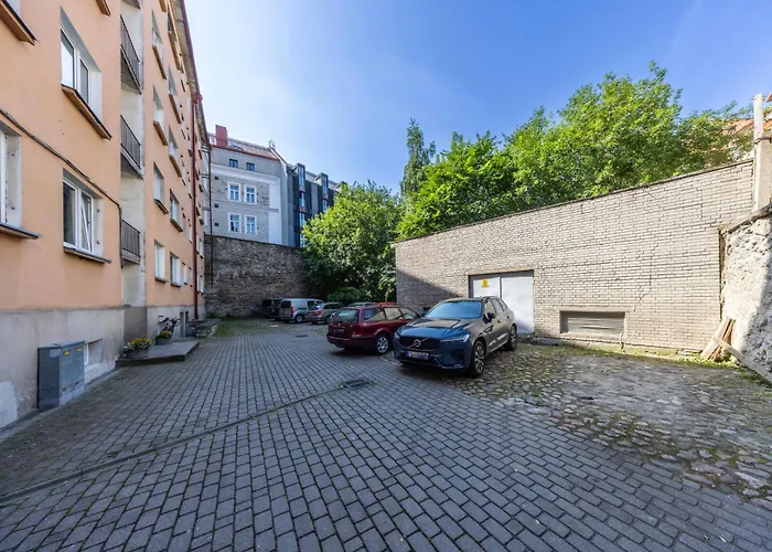 Апартаменти Old Town, Beautiful Yard View, Sauna